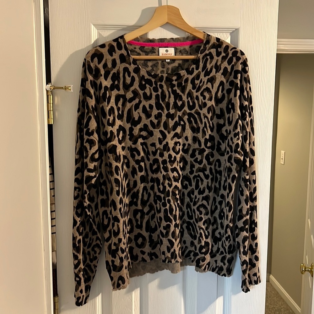 Women’s Large Sundry Leopard Sweater. - Excellent condition